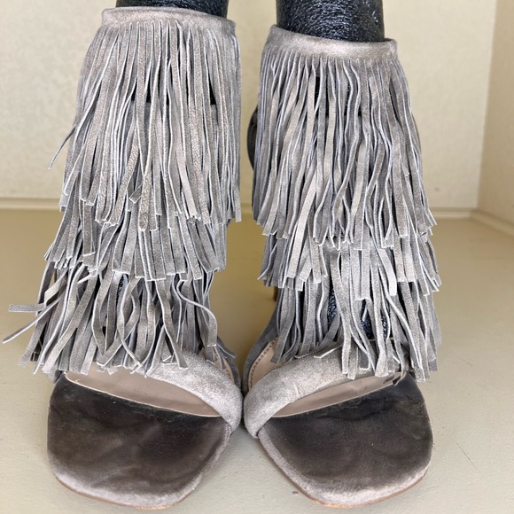 Steve Madden Shoes - Size 9.5 Fringly beauty. Steve Madden, suede, gorgeous taupe color!